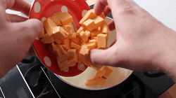 Käsesoße für Nachos Selber Machen - Schritt 3